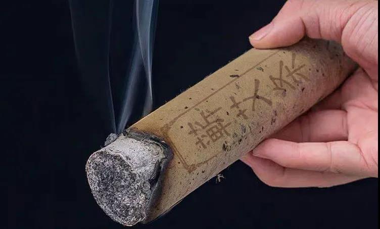 學(xué)會(huì )這5種艾灸手法，在家也能做艾灸