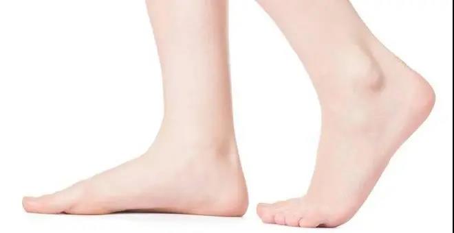 腳底艾灸你以為只是祛寒？竟還有這樣的功效！